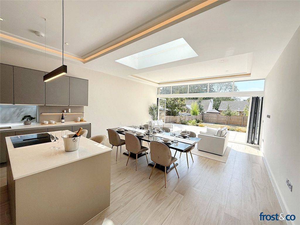 Property photo 2 of 24 Picture No. 21