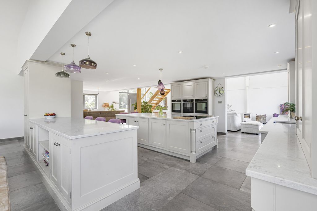 Property photo 2 of 50