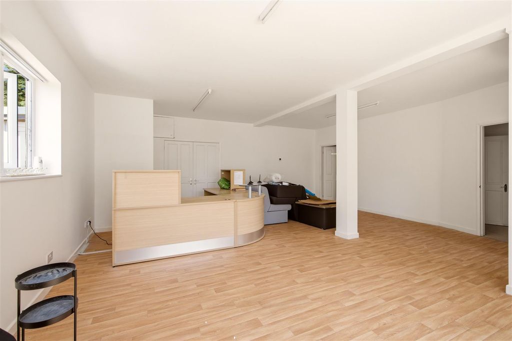 Property photo 2 of 16 R5_06702.Jpg