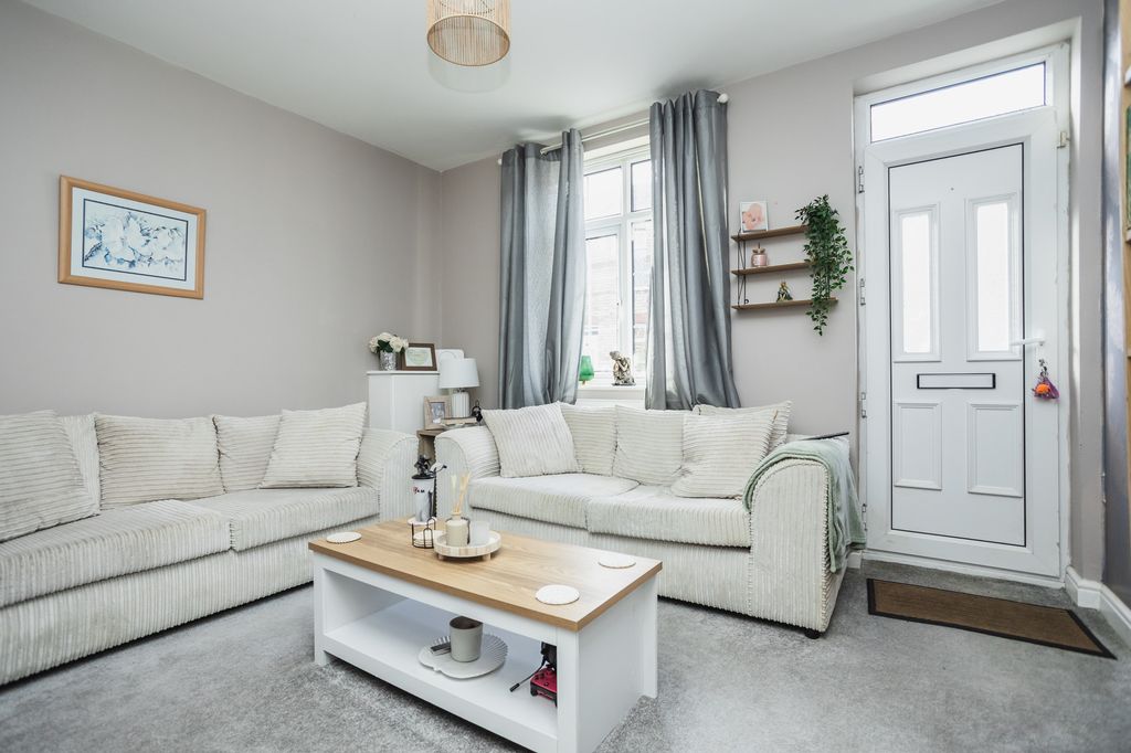 Property photo 2 of 33