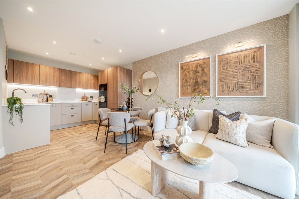 Property photo 1 of 10 Show Home