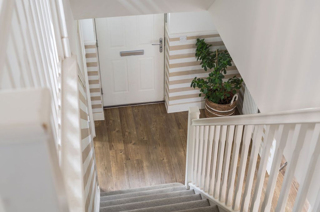 Property photo 2 of 31
