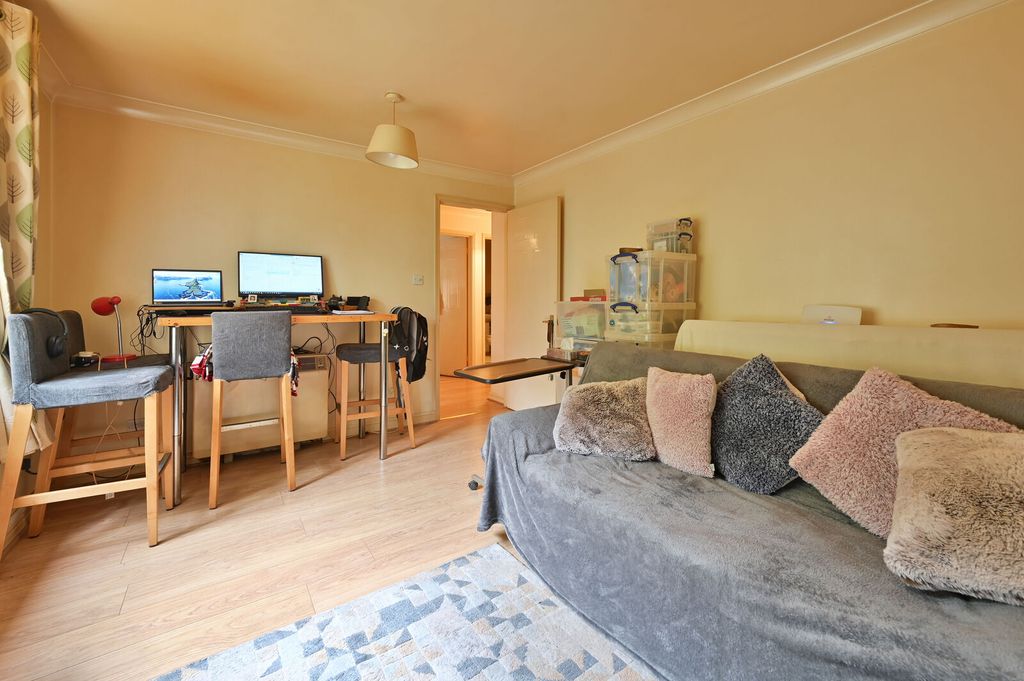 Property photo 2 of 8