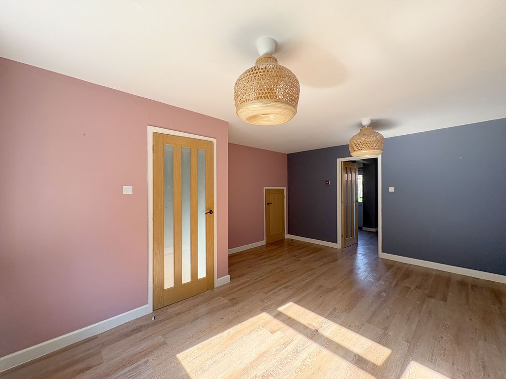 Property photo 3 of 18 Gallery