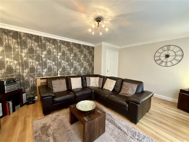 Property photo 3 of 21 Lounge