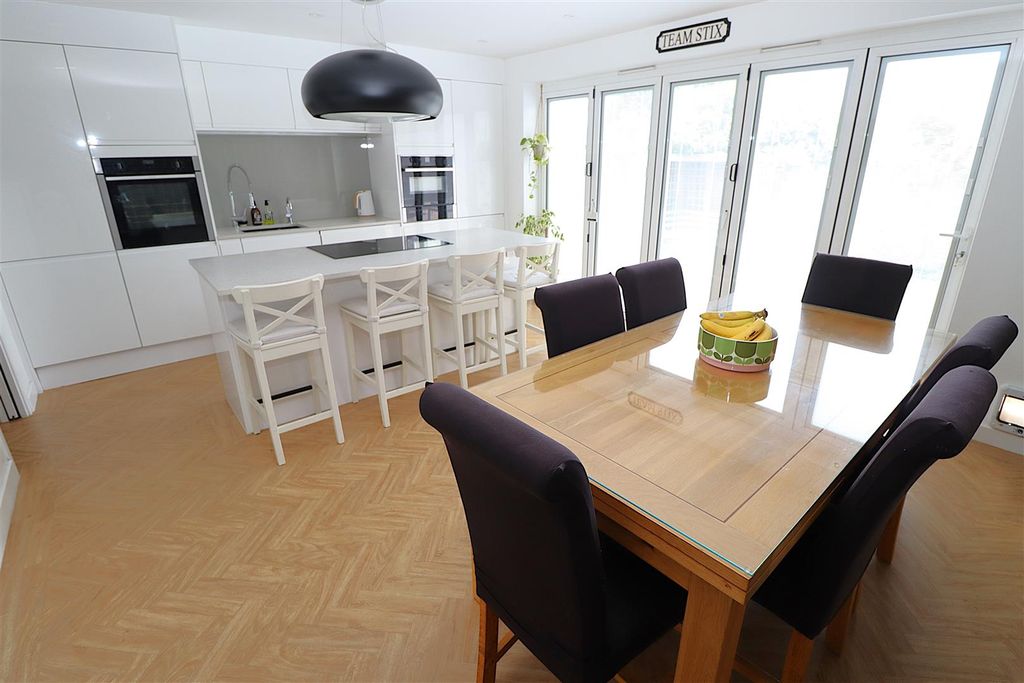 Property photo 2 of 29 Kitchen/Diner