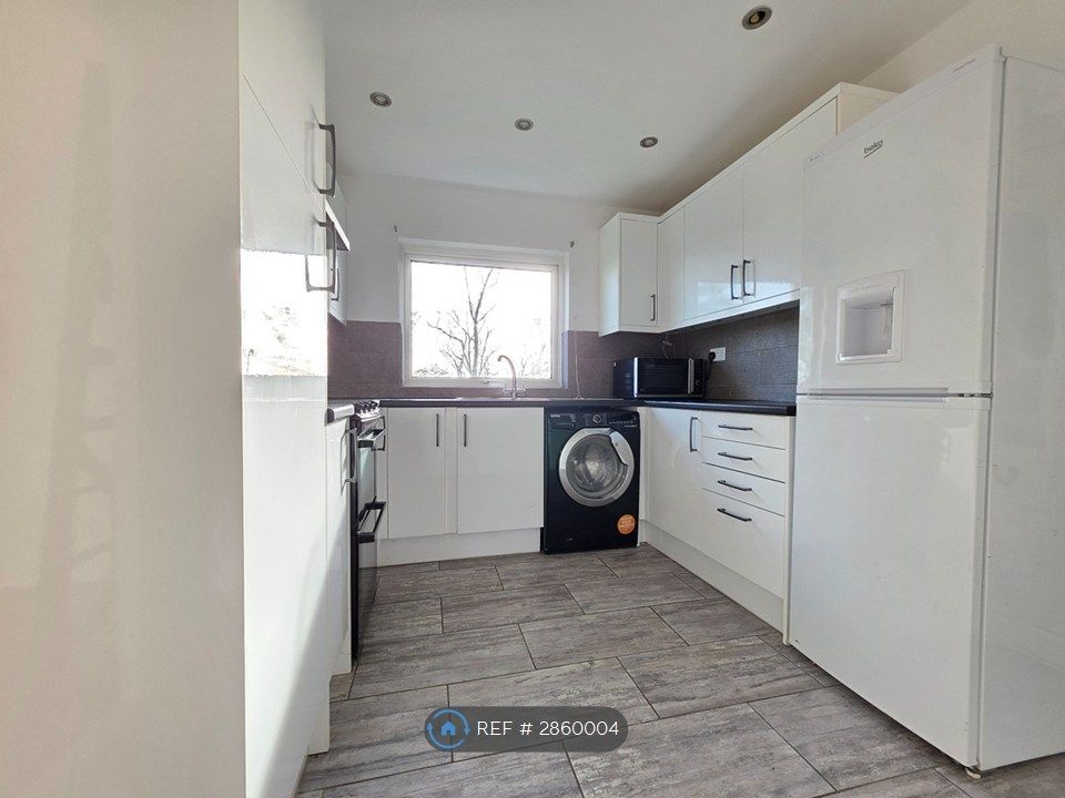 Property photo 3 of 9 Kitchen