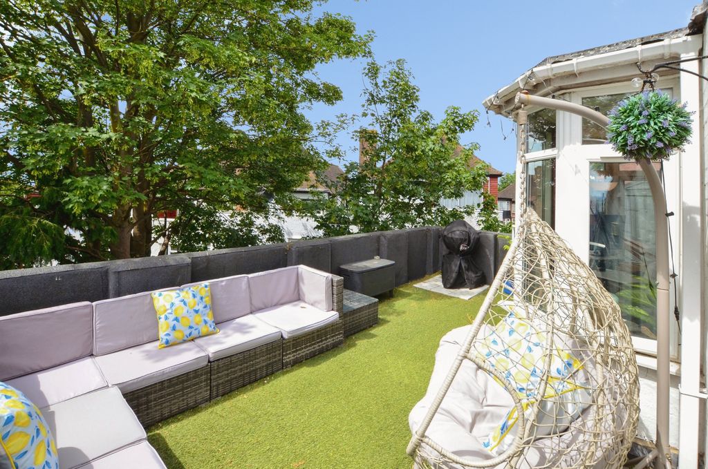 Property photo 1 of 18 Roof Terrace