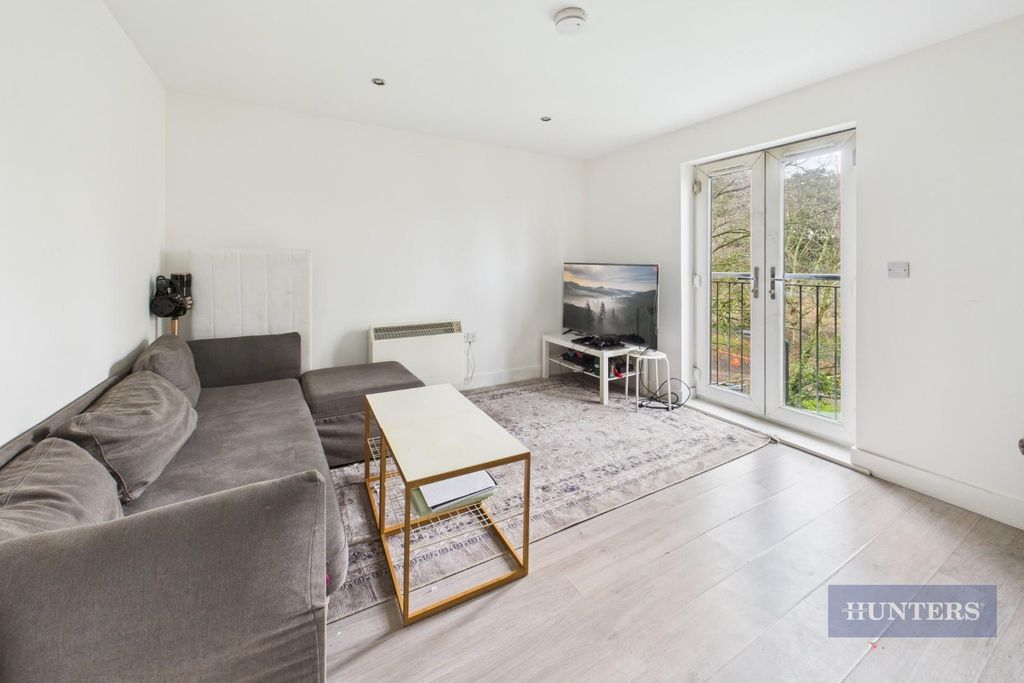 Property photo 2 of 9 Cam05152G0-Pr0336-Still004.Jpg