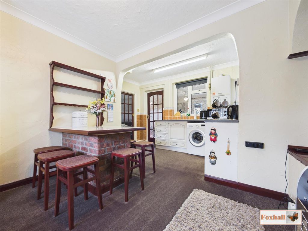 Property photo 2 of 23 Kitchen / Breakfast Room