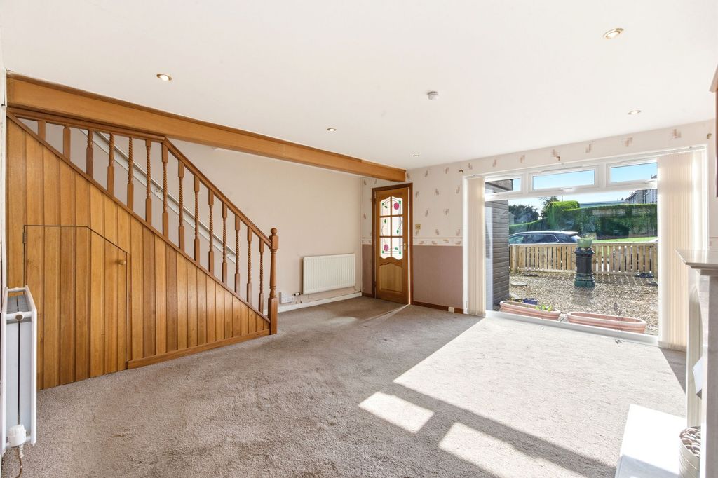 Property photo 2 of 25