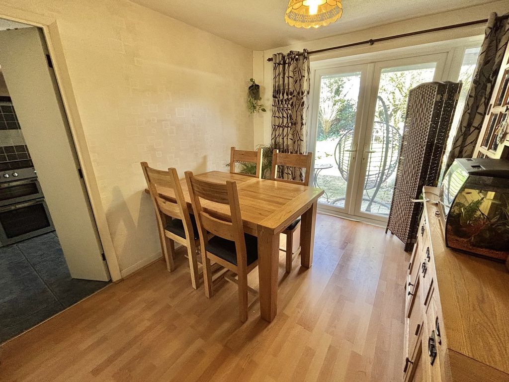 Property photo 3 of 11 Dining Room