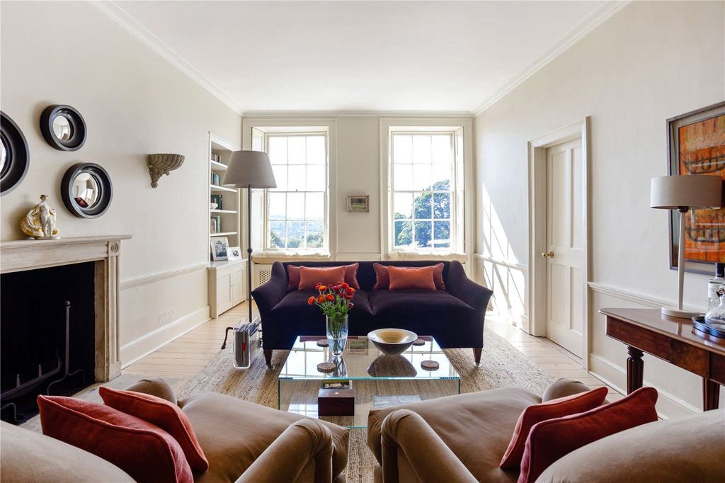 Property photo 2 of 19 Sitting Room