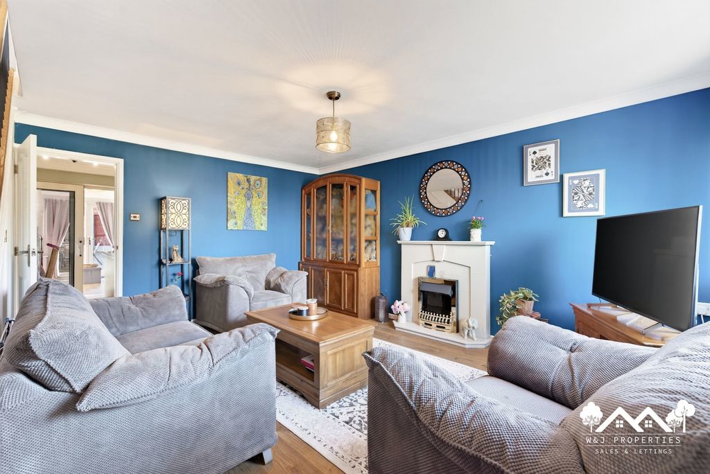 Property photo 2 of 31