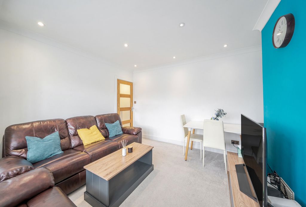 Property photo 2 of 12 1303382-7-684d4A8...