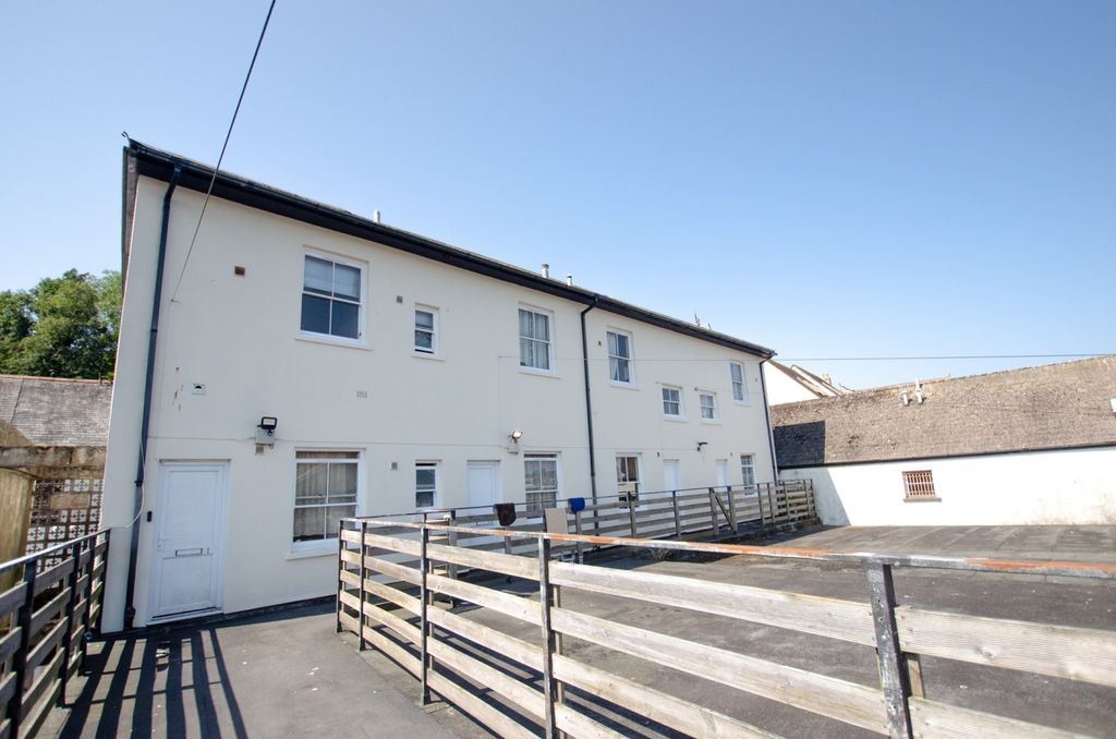 Property photo 1 of 8 3 Bree Shute-2