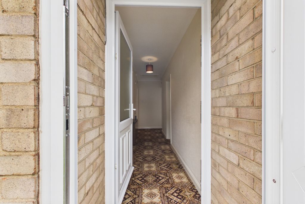 Property photo 2 of 16 Ewemove Spalding - Surfleet - Hallway