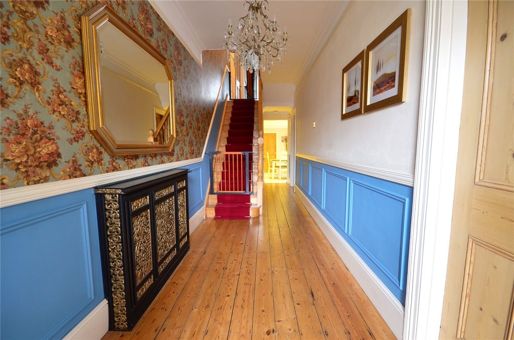 Property photo 3 of 25 Entrance Hall