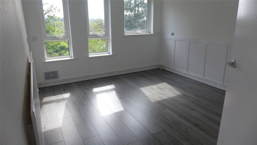 Property photo 2 of 6 Picture No. 18