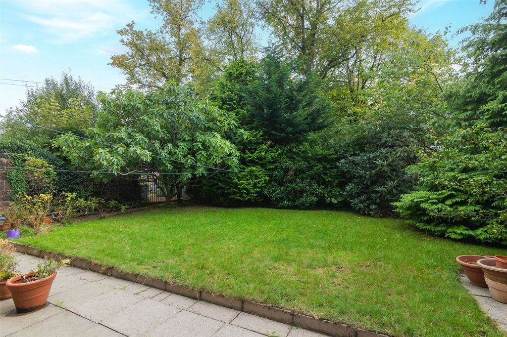 Property photo 3 of 33 Private Garden