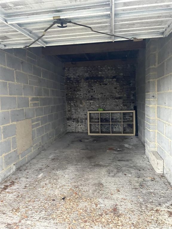 Property photo 2 of 2 Internal Garage.Jpg