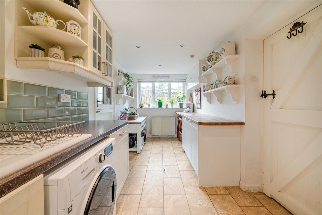 Property photo 3 of 20 Kitchen