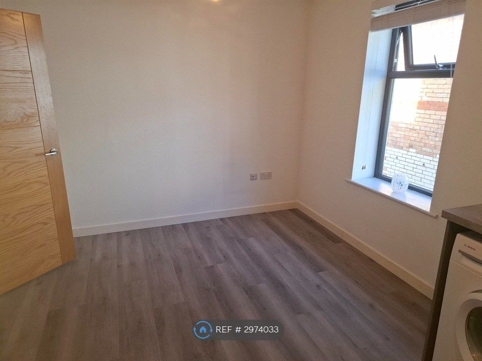 Property photo 3 of 4 Kitchen/Lounge