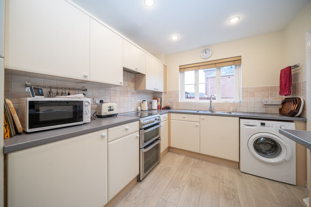 Property photo 3 of 13