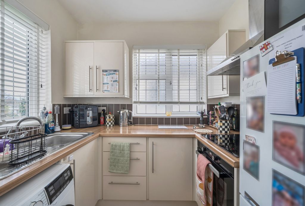 Property photo 2 of 13 1376689-10-691305...