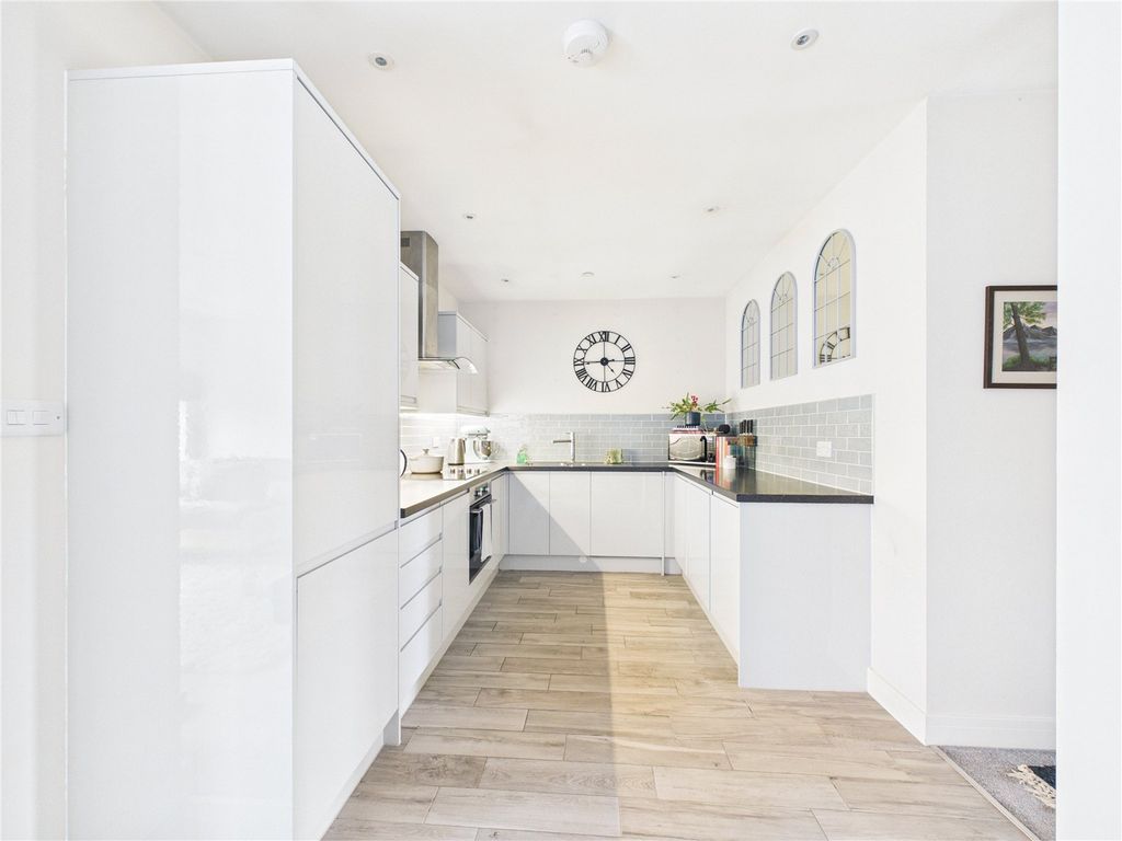 Property photo 3 of 16 Picture No. 21