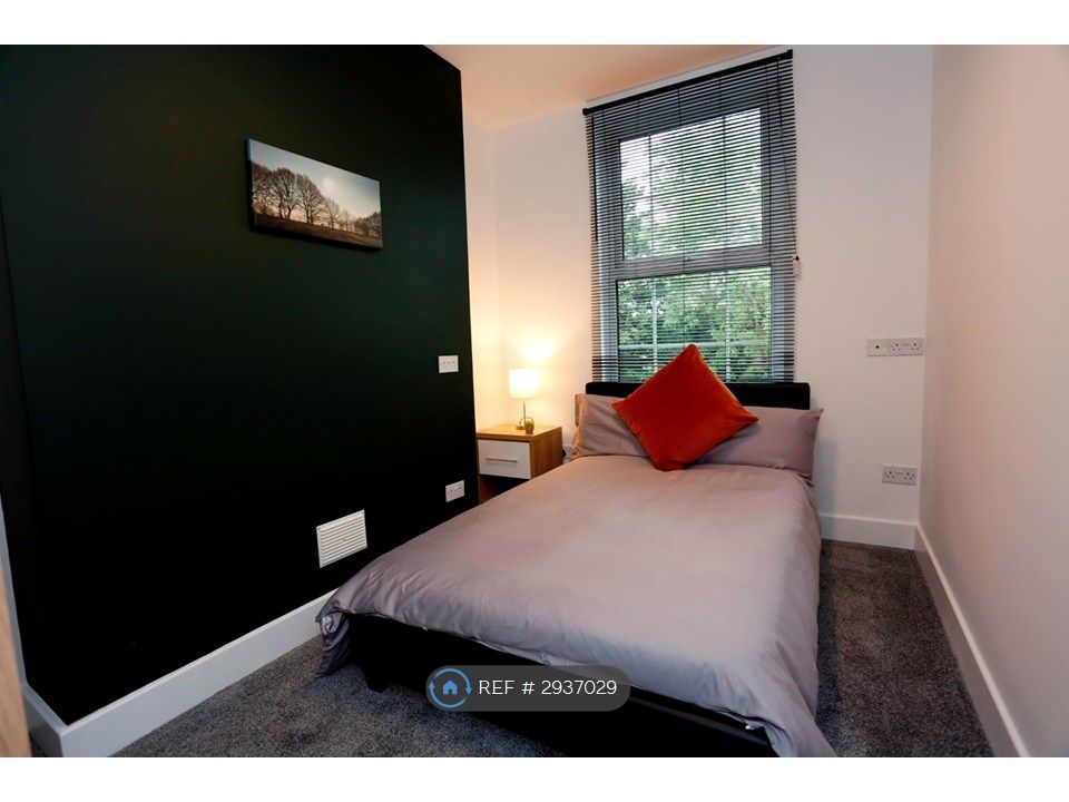 Property photo 1 of 6 Bedroom