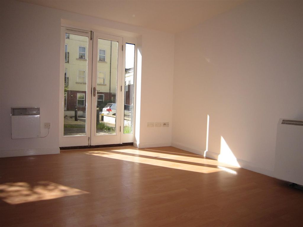 Property photo 2 of 11 Lounge/Kitchen/Diner