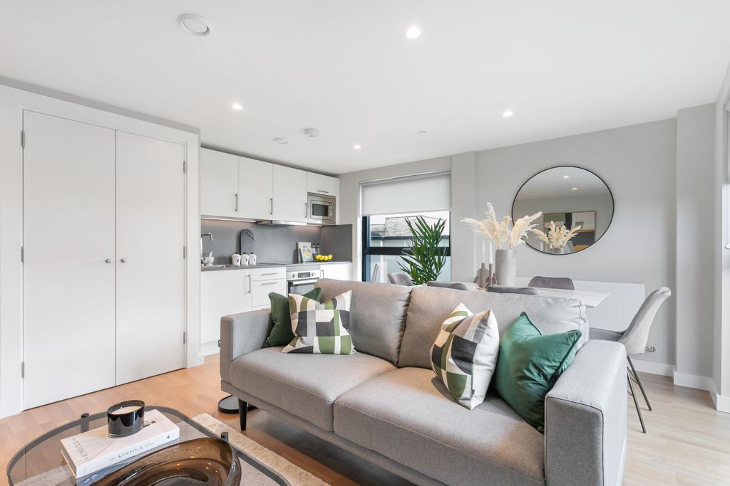 Property photo 3 of 14 Living_Room