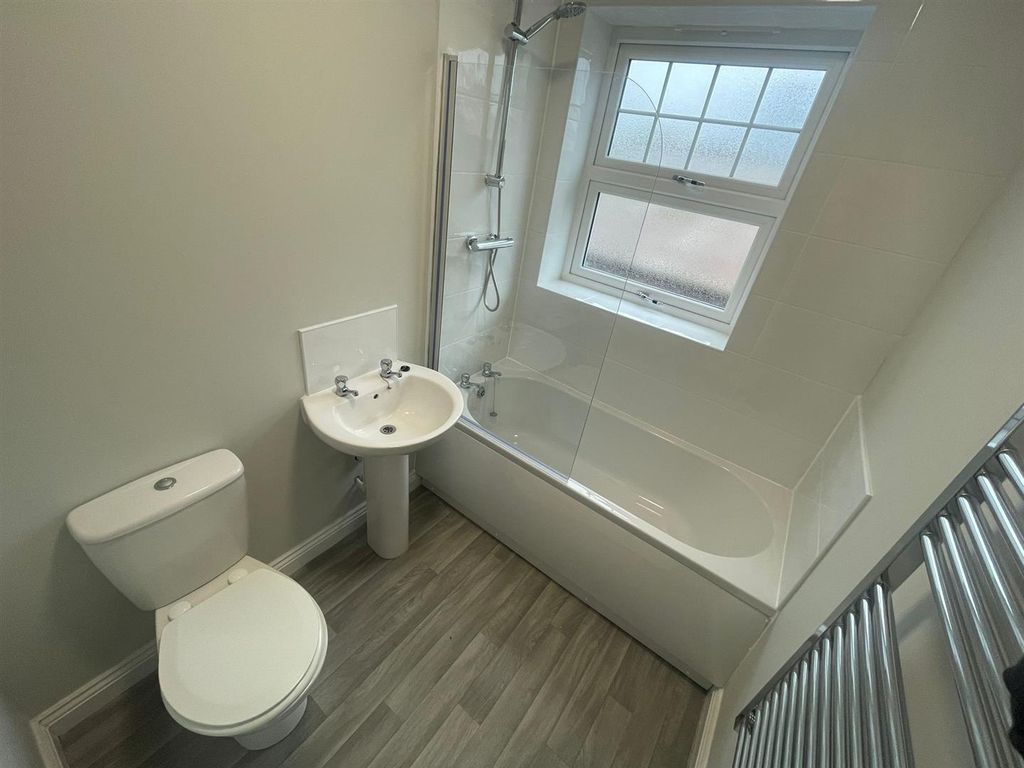 Property photo 3 of 4 Bathroom.Jpeg