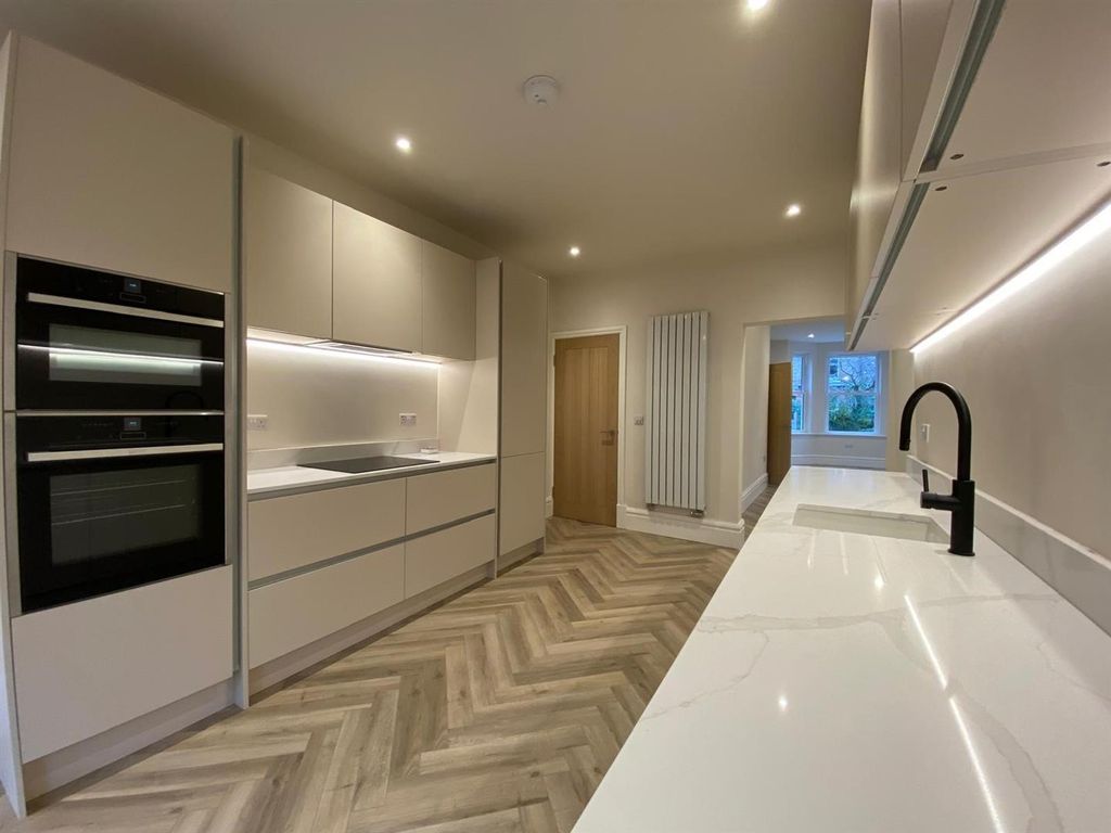 Property photo 3 of 33