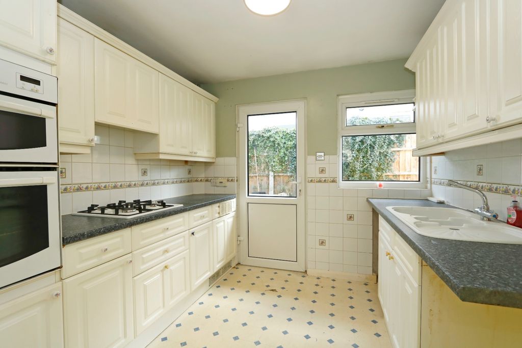 Property photo 3 of 13 4210714