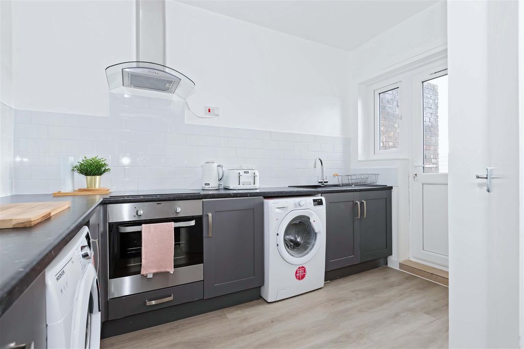 Property photo 2 of 8 Palatine Rd_4.Jpg