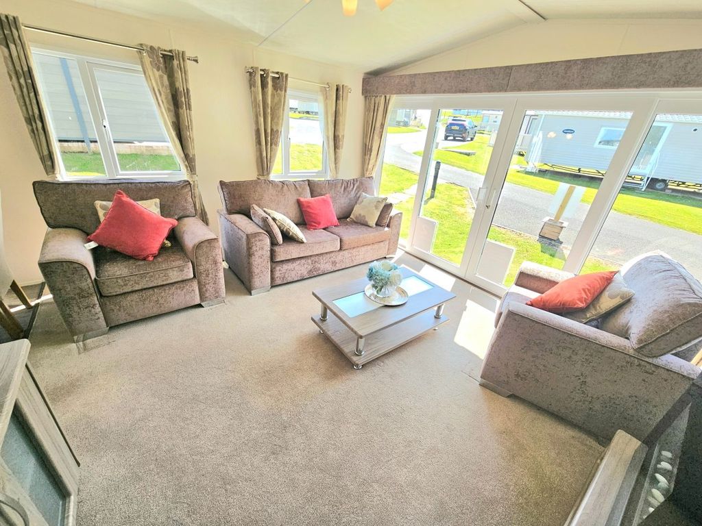 Property photo 3 of 16 Delta Cambridge 2016 Vs280992 76584603.Jpeg