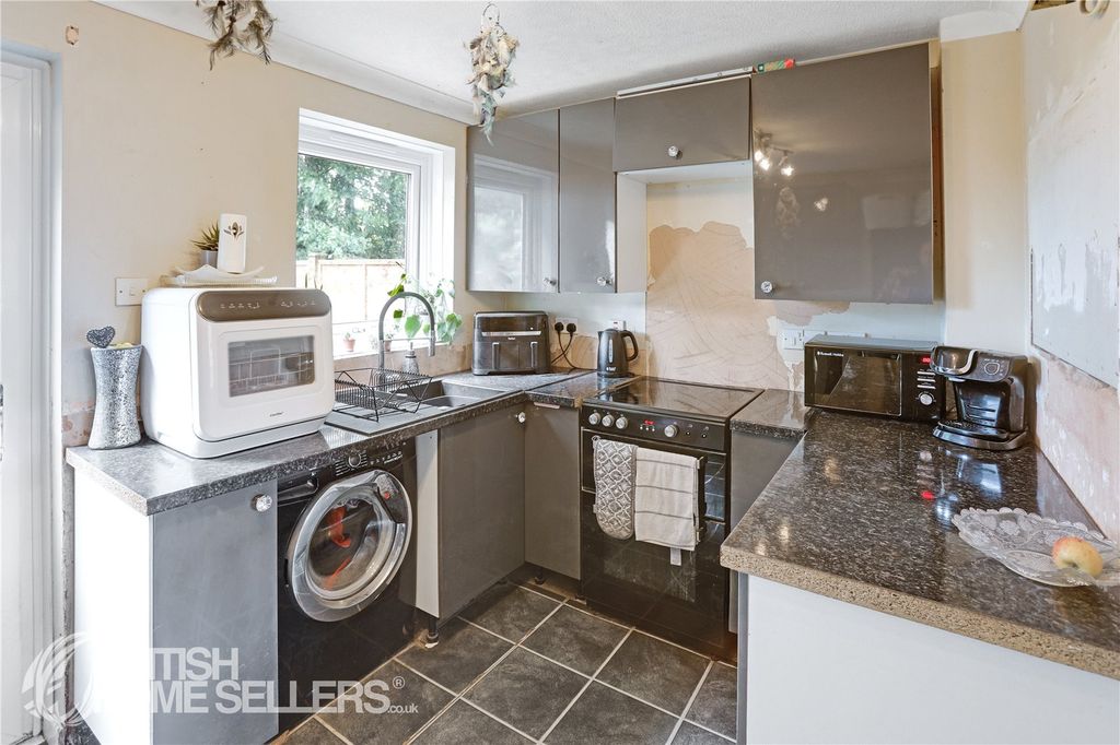Property photo 2 of 14 Picture No. 12