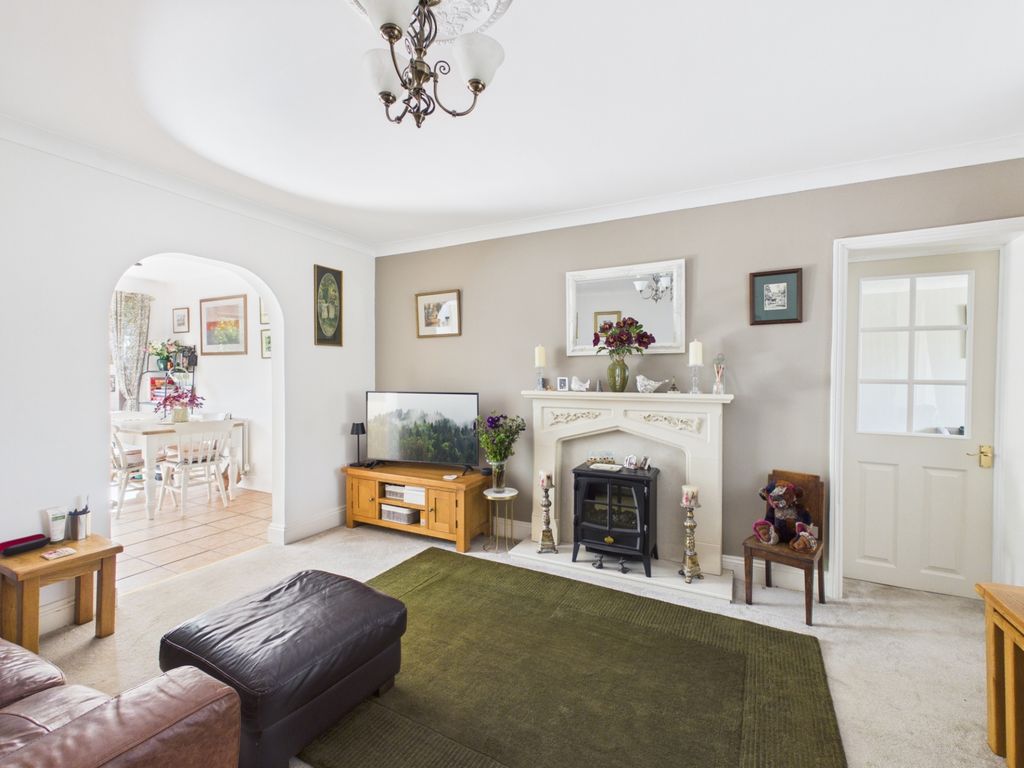 Property photo 3 of 28 High Street
