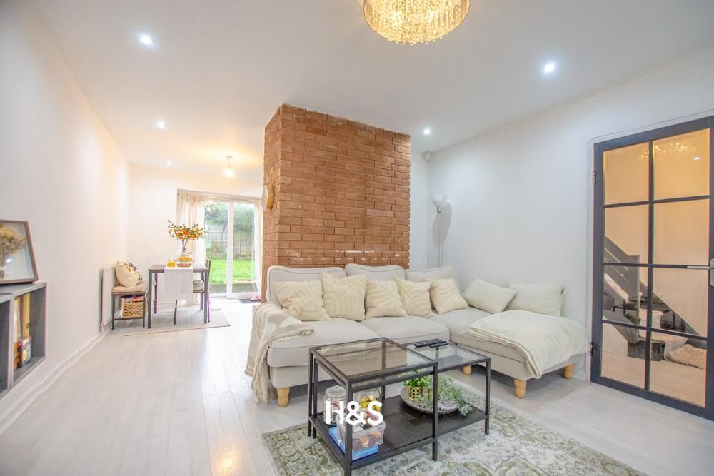 Property photo 3 of 14 85 Scott Road - Lounge 1.Jpg
