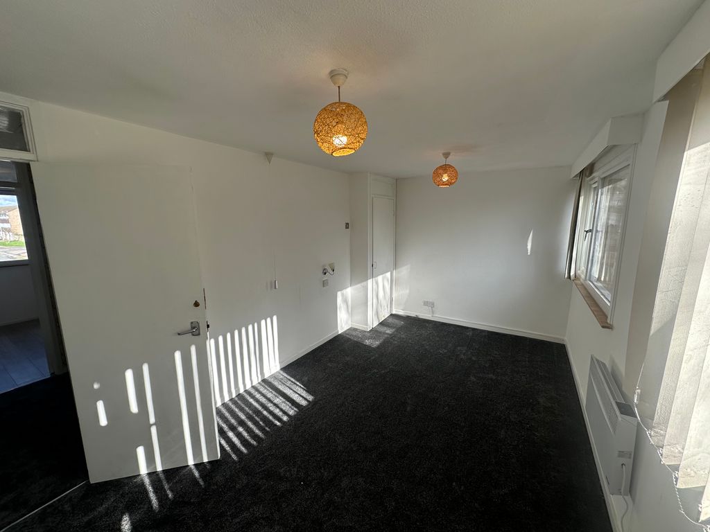 Property photo 2 of 5 Bedroom