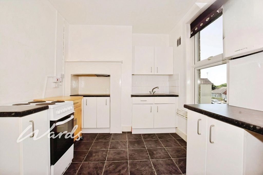 Property photo 3 of 9 Kitchen