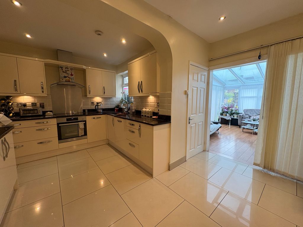 Property photo 3 of 13 Img_3047