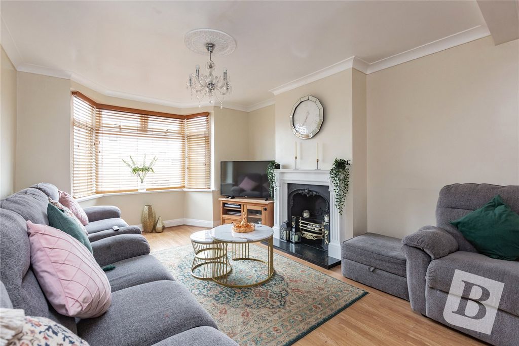 Property photo 3 of 13 Lounge