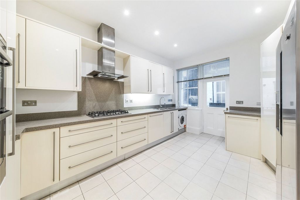 Property photo 3 of 14 Kitchen