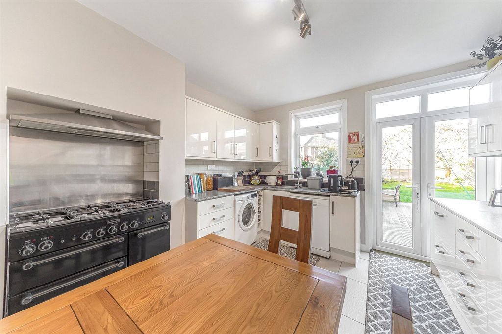 Property photo 2 of 12 Picture No. 28