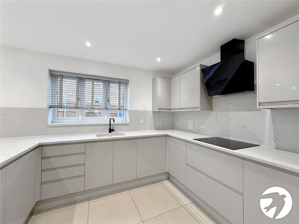 Property photo 3 of 18 Picture No. 32