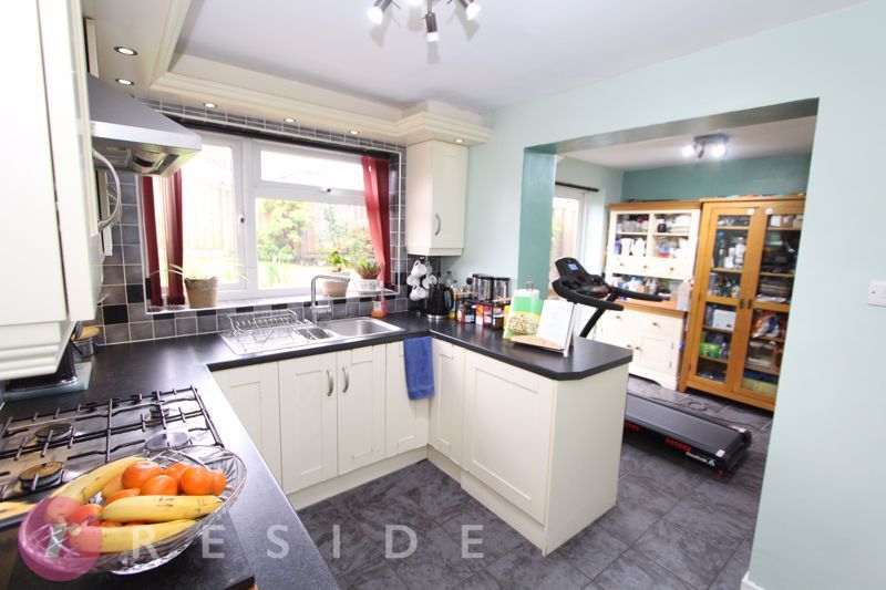 Property photo 3 of 16 Kitchen