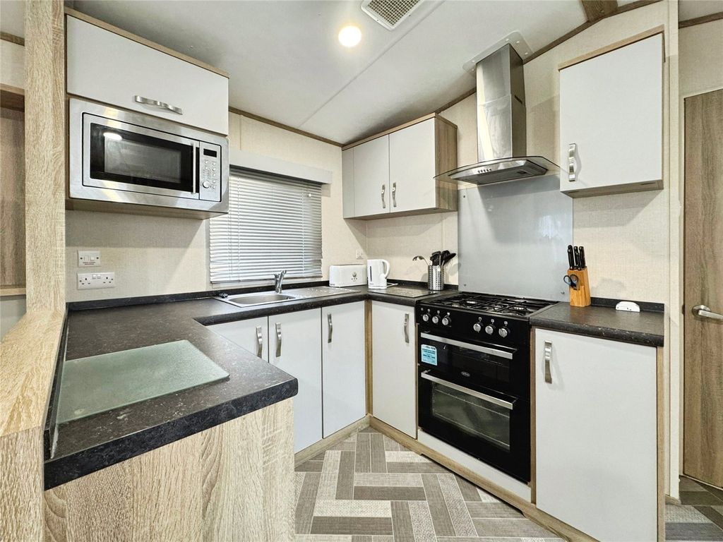 Property photo 3 of 21 Kitchen